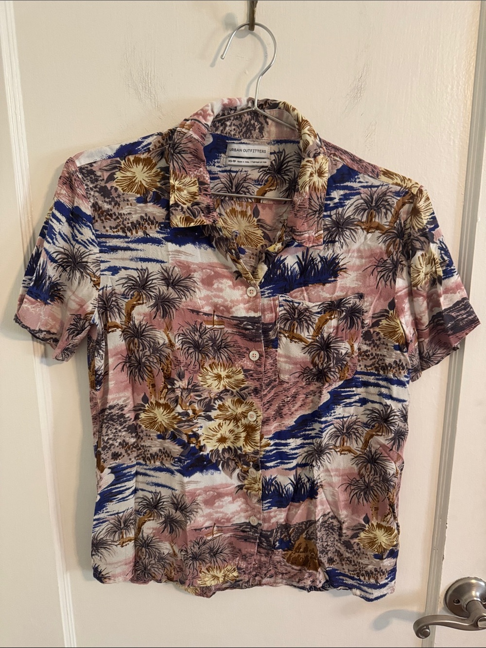 Urban Outfitters Tropical Print Short Sleeve Button Down Shirt Sz XS